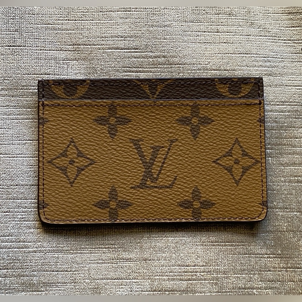 ✨BRAND NEW ✨💯%AUTHENTIC LOUIS VUITTON REVERSE MONOGRAM CARD HOLDER.